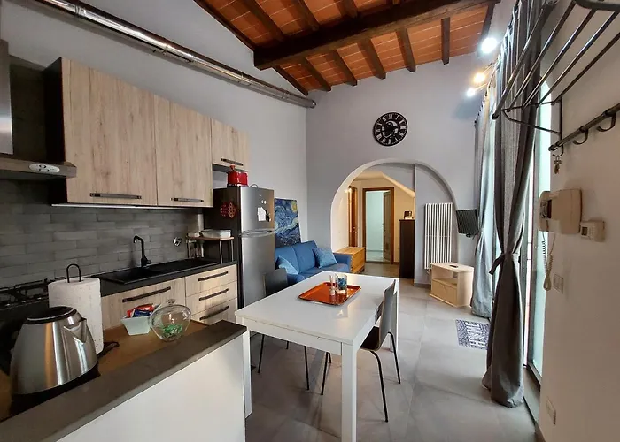 Simona Con Posto Auto Florenz